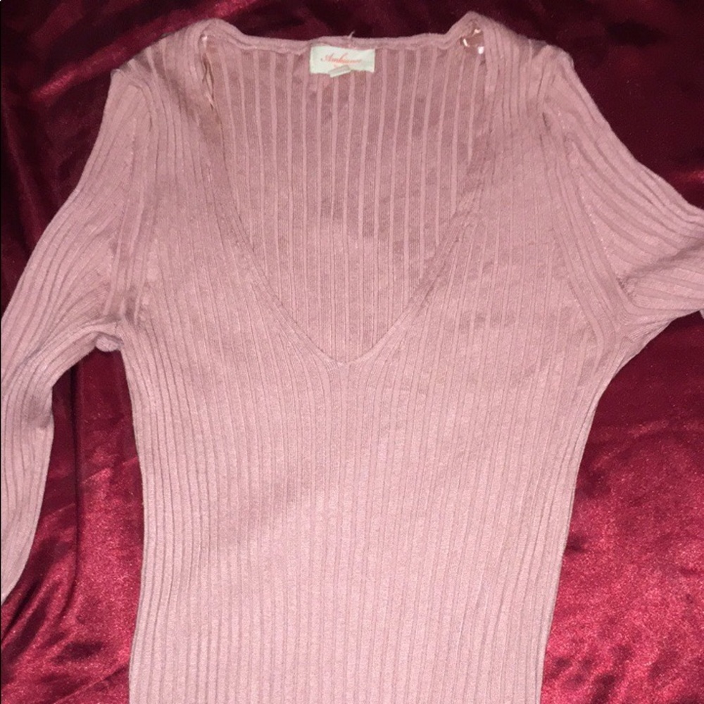 Pink sweater w/side splits